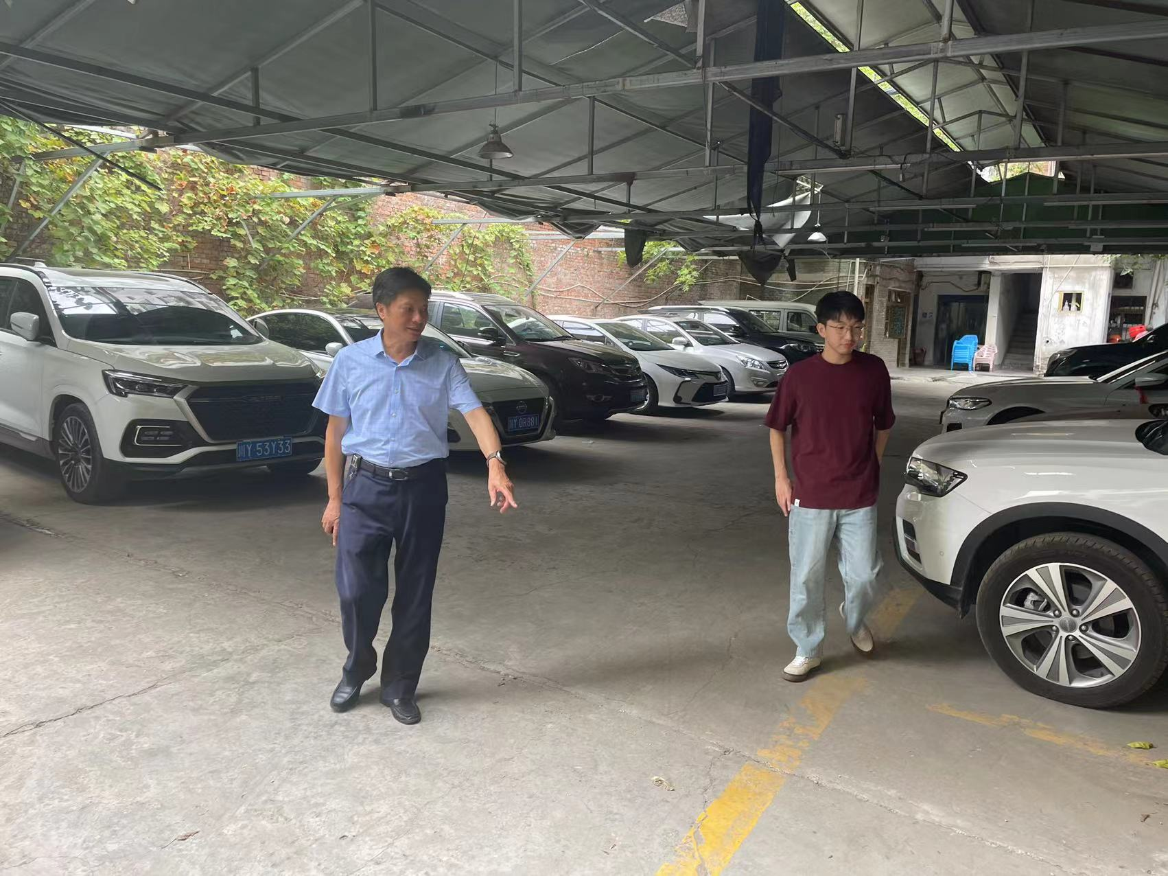 集團黨委書記、董事長許大政深入 “包?！鄙鐓^(qū)開展創(chuàng)文督導(dǎo)工作